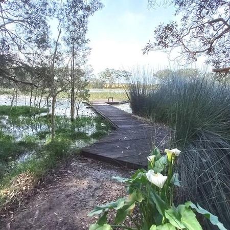 Lake Russell Retreat Emerald Beach Buitenkant foto