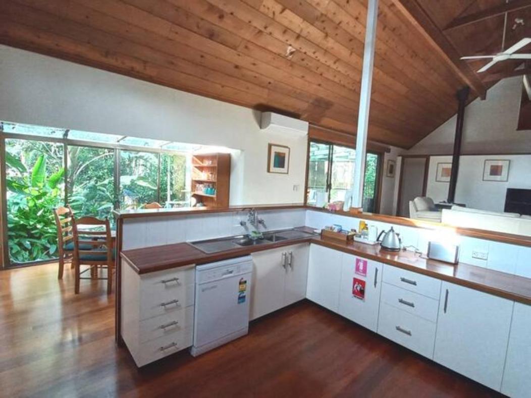 Lake Russell Retreat Emerald Beach Buitenkant foto