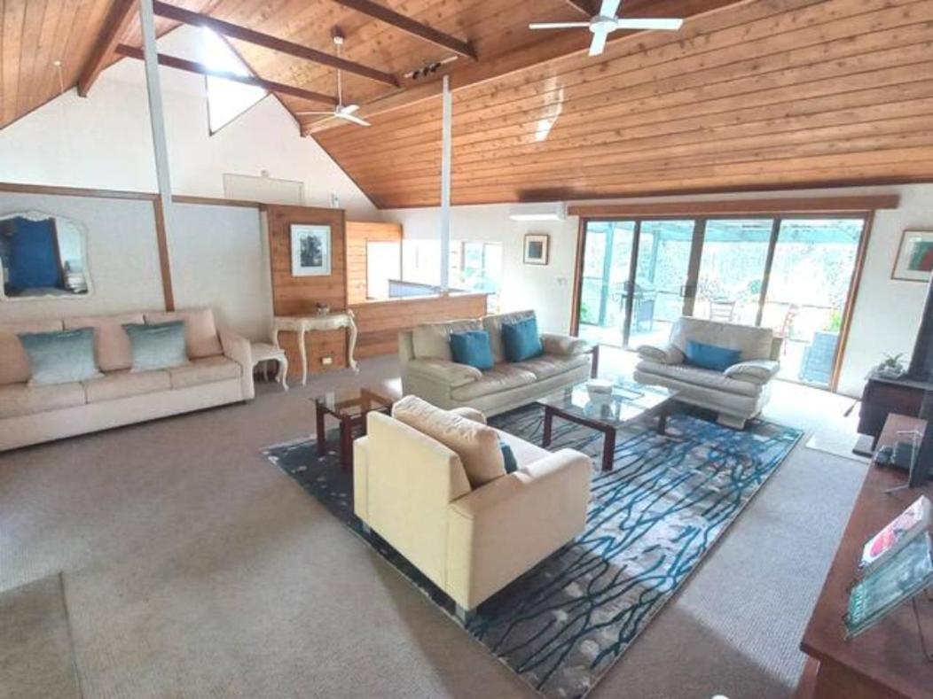 Lake Russell Retreat Emerald Beach Buitenkant foto