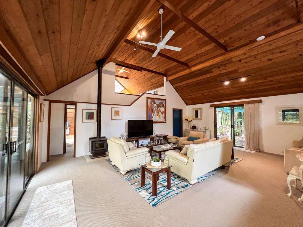 Lake Russell Retreat Emerald Beach Buitenkant foto